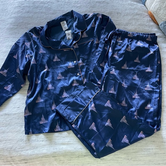 NWT Walt Disney World 50th Anniversary Satin Pajama Set - Picture 1 of 5